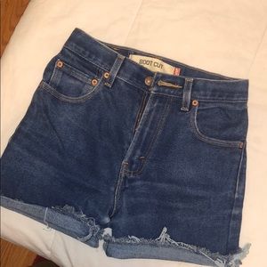 High waisted Levi’s shorts